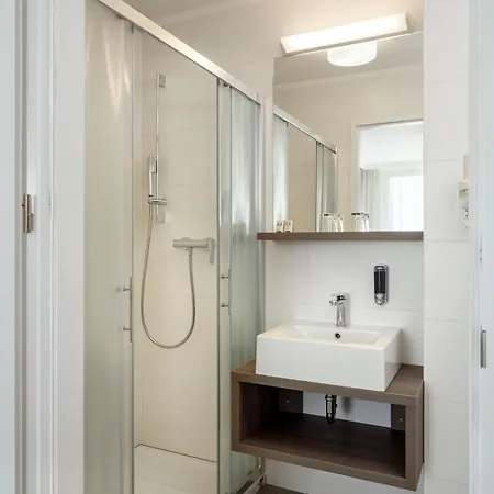Park Hotell 3*
